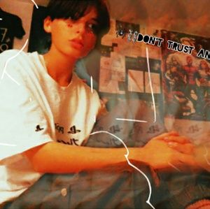 Meet your Posher, Leona